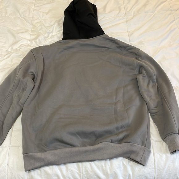 Grey and black sweater - Picture 3 of 3